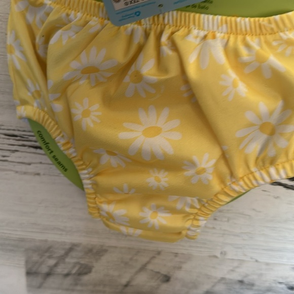 I play by green sprouts Swim Diaper Size 6 Months NEW - Picture 2 of 7